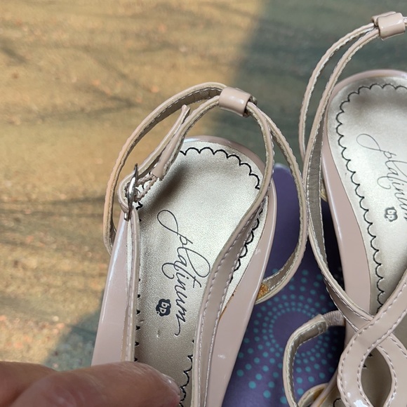 BP Platinum Twirl-Lea Sandal Nude Patent SZ 7 NWT - Picture 3 of 11